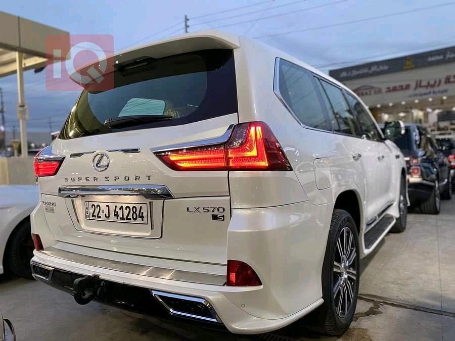 Lexus LX